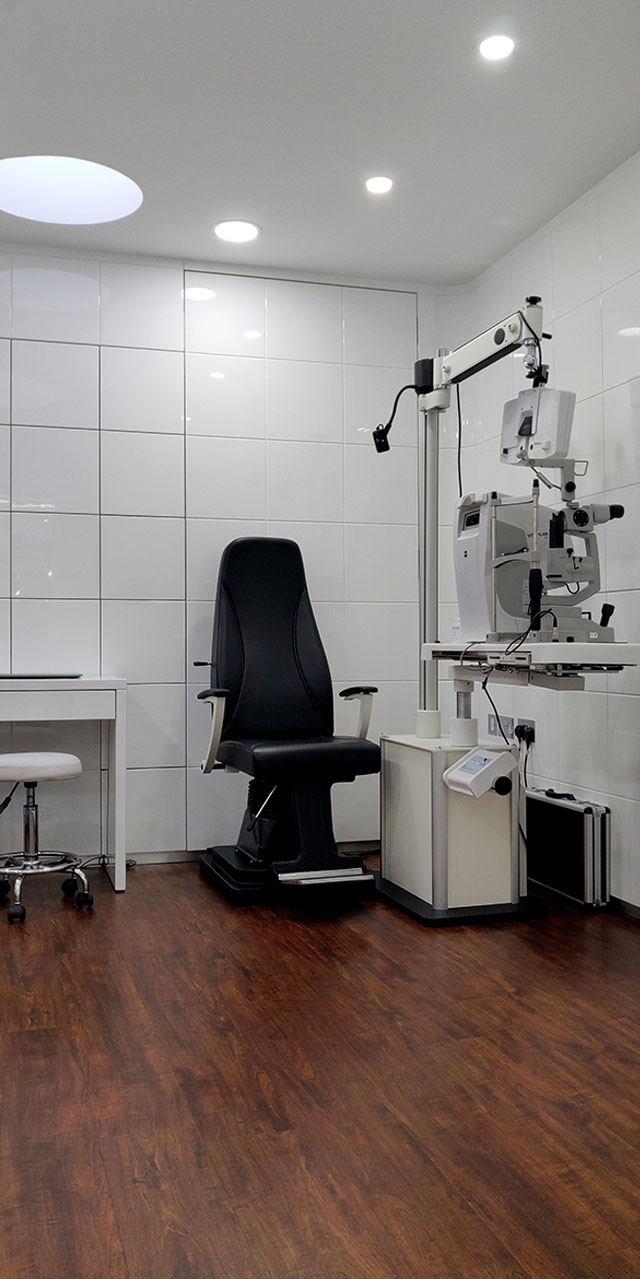 Diagnostic equipment by ZEISS in Tom Davies Vision Clinic in Covent Garden