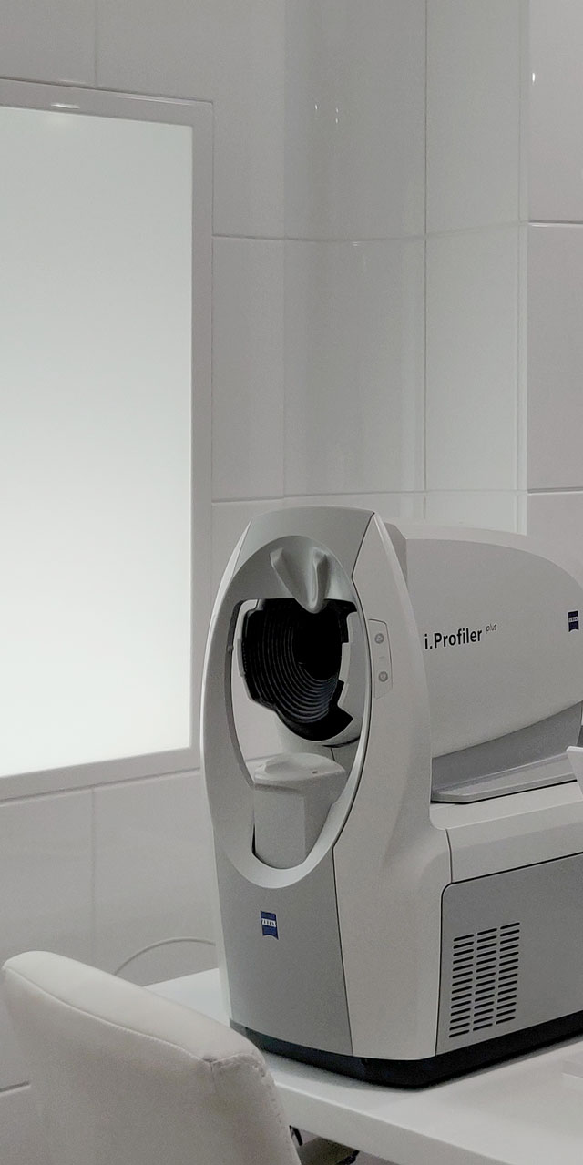 High-tech diagnostic equipment by ZEISS in the Tom Davies Vision Clinic in Covent Garden
