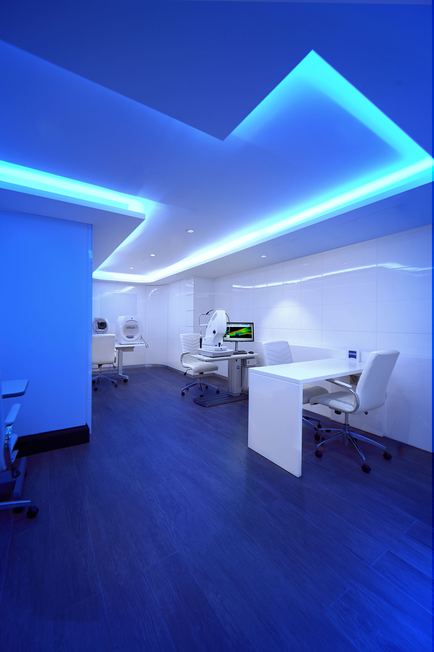 Vision clinic at Tom Davies Bespoke Opticians in blue light