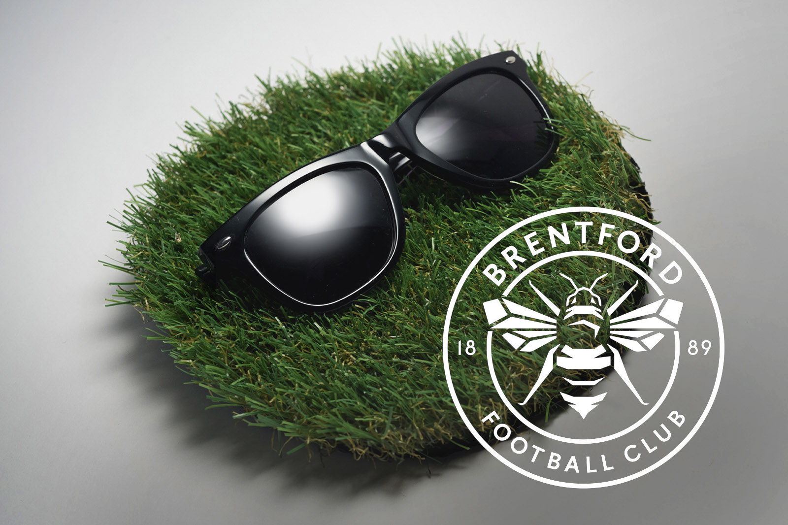 Tom is particularly interested in the individuality and personality of sunglasses and combines this personal styling with unique material and shapes