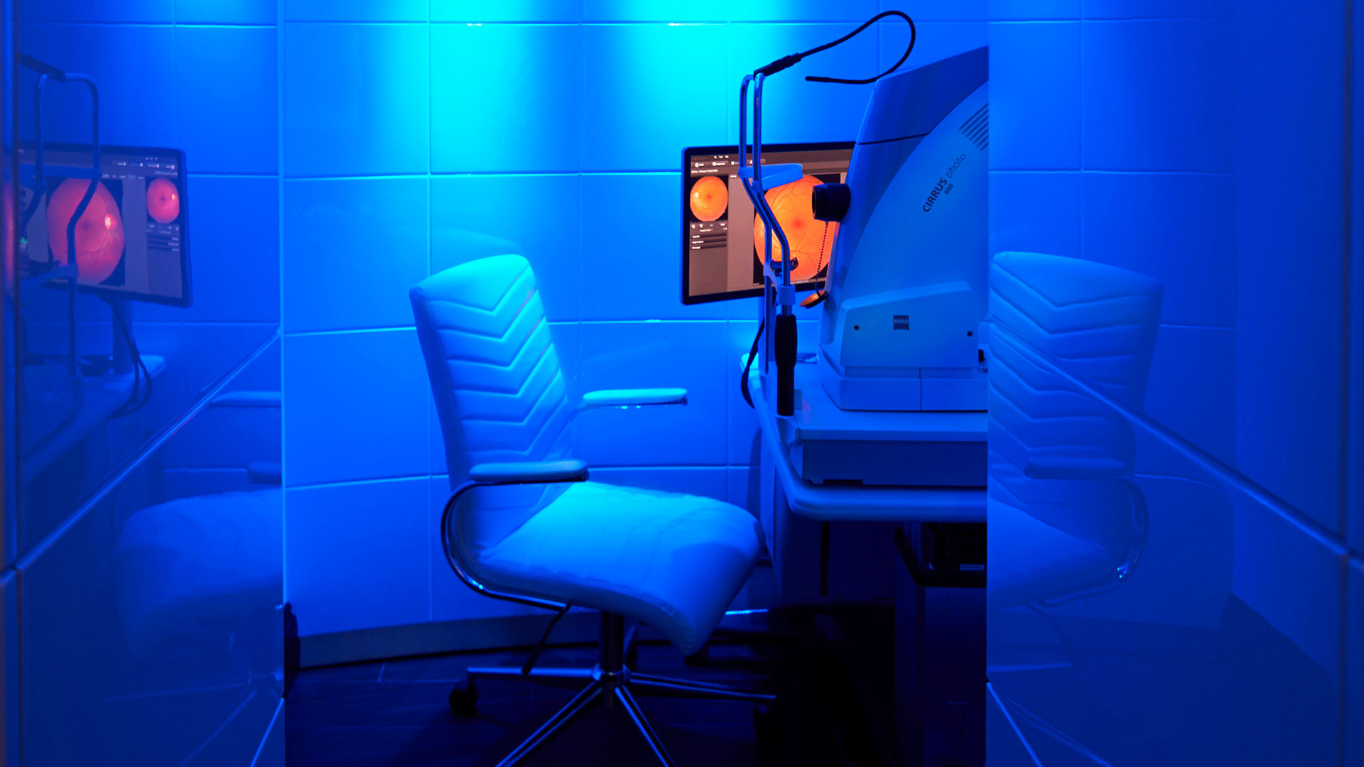 Tom Davies Vision Clinics with advanced diagnostic equipment from ZEISS
