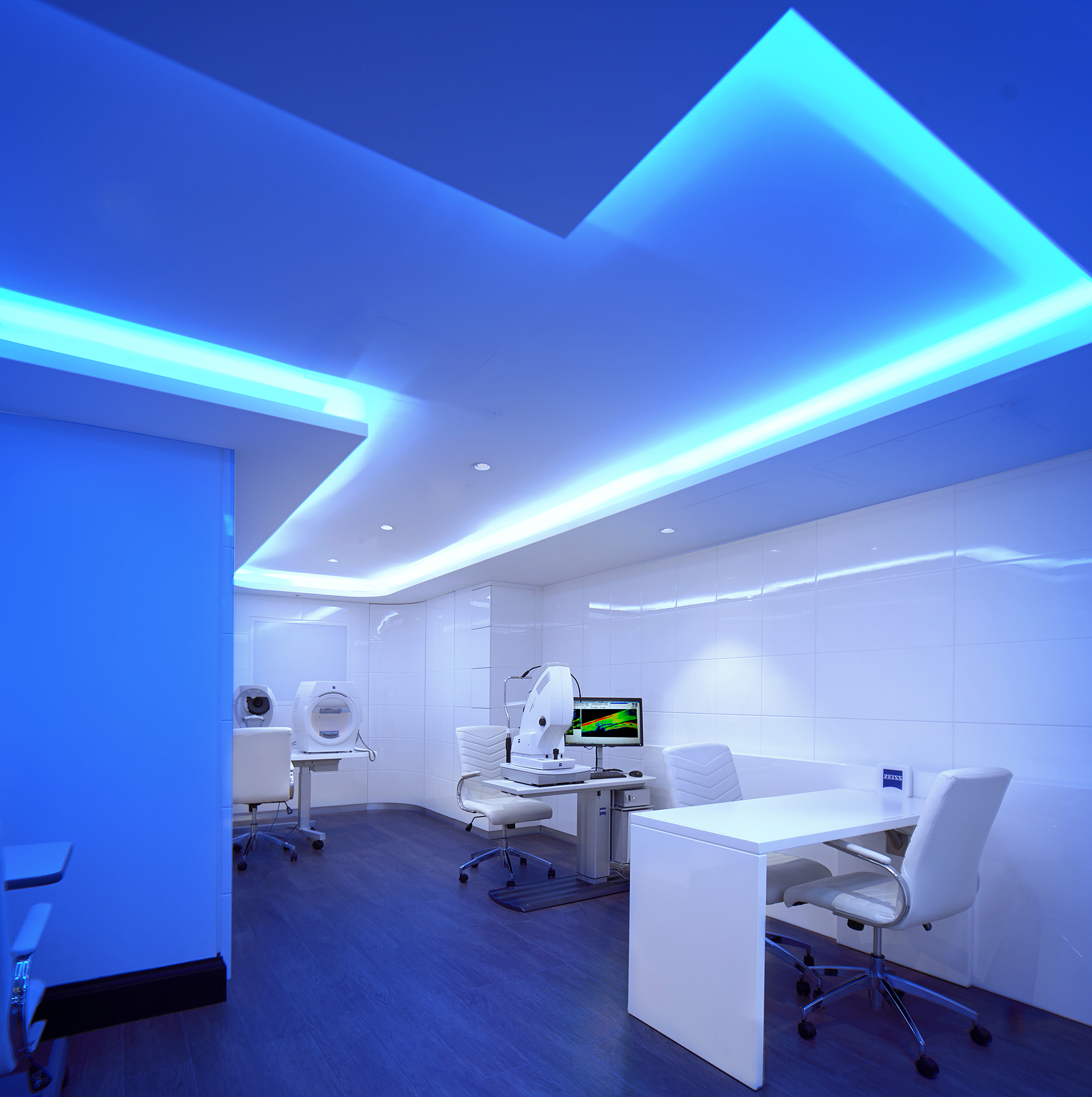 Tom Davies Vision Clinic in Canary Wharf with advanced diagnostic equipment by ZEISS